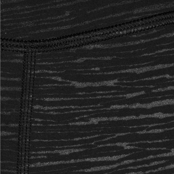 Lululemon Align Pant II 25"
Stride Emboss Black - Picture 9 of 9